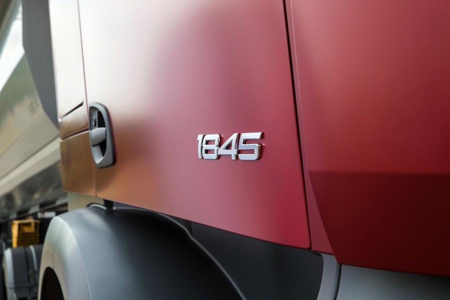 Детали экстерьера Mercedes-Benz Arocs 1845 LS 2018 года  (фото 11 из 16)